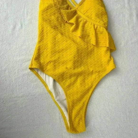 NEW One Piece Swimsuit Size M Yellow Ruffle Lace Up Back V-Neck Boho Whimsy - Picture 5 of 8